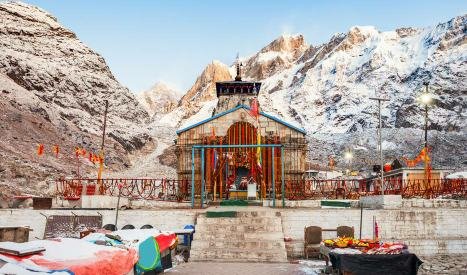 A serene view of the Kedarnath temple in the Himalayas